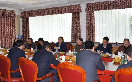 中國石油煉油與化工分公司煉化板塊副總經(jīng)理楊天奎一行來森普考察調(diào)研